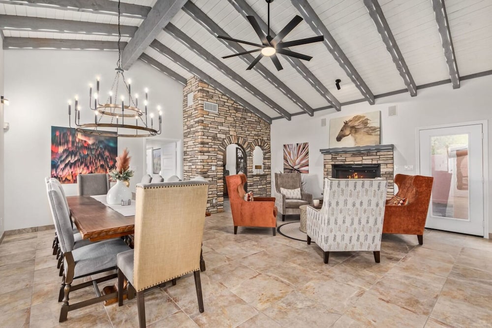 Historic Desert Rose Estate Pool Sauna Sleeps 12