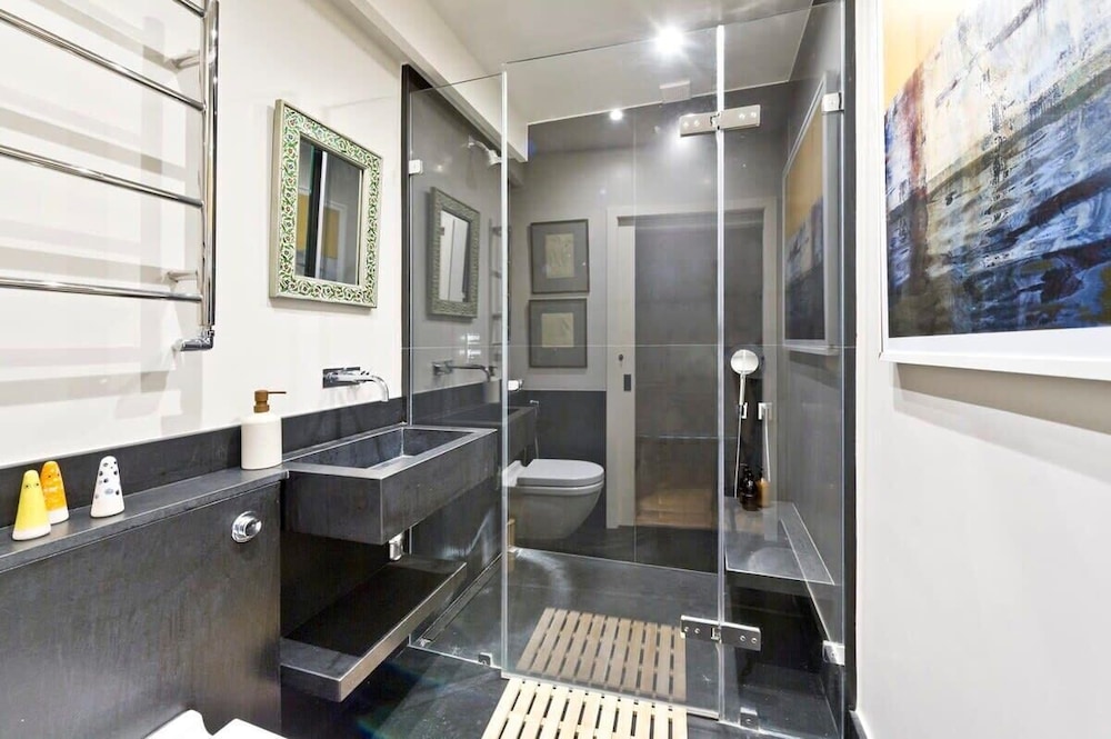 Gorgeous & Grand 5 Bed House, Holland Park