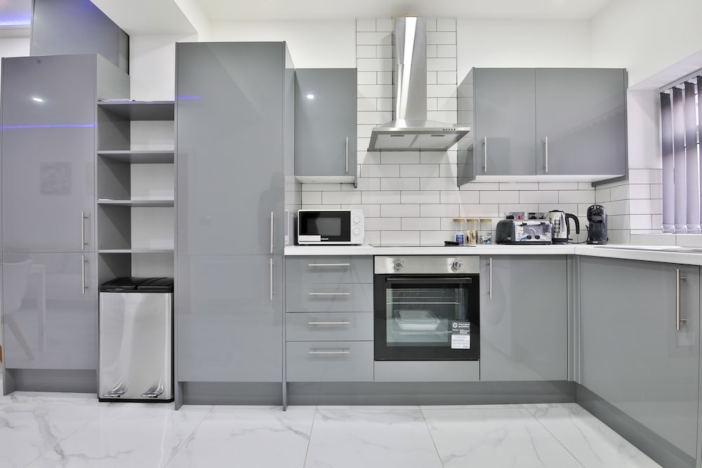 Modern 2 Bed House - Sleeps 4