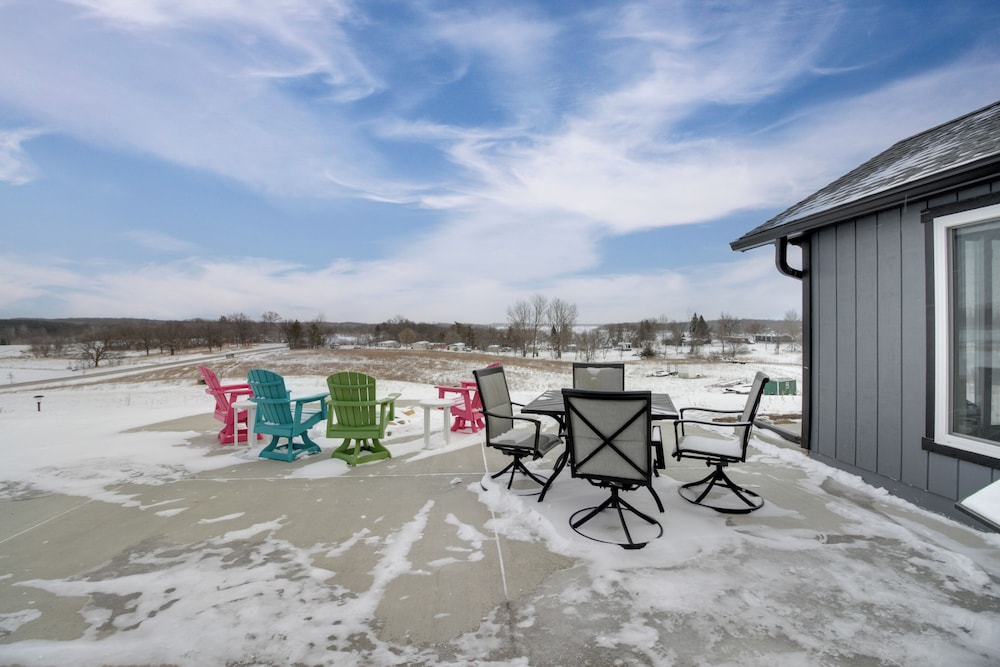 Pet-friendly Cabin w/ Lake Access & Patio in Dent