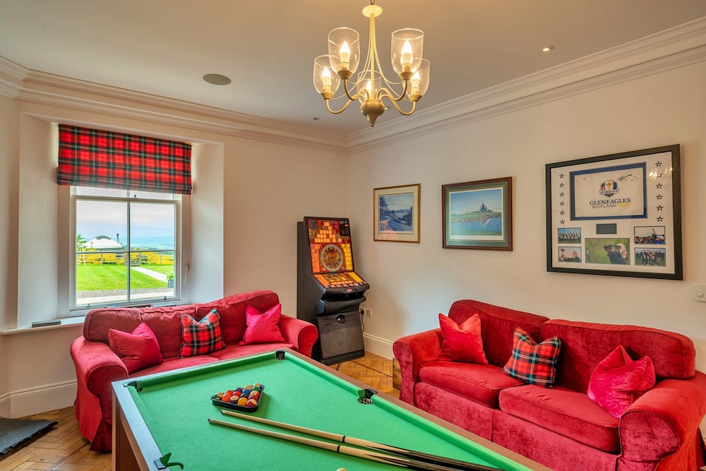 Self-catering Retreat With Pool, hot tub