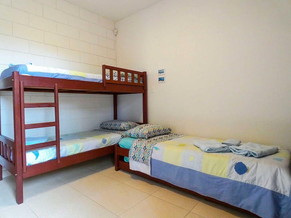 Casa c Wi-fi Jacuzzi e Churrasqueira em Guaec SP