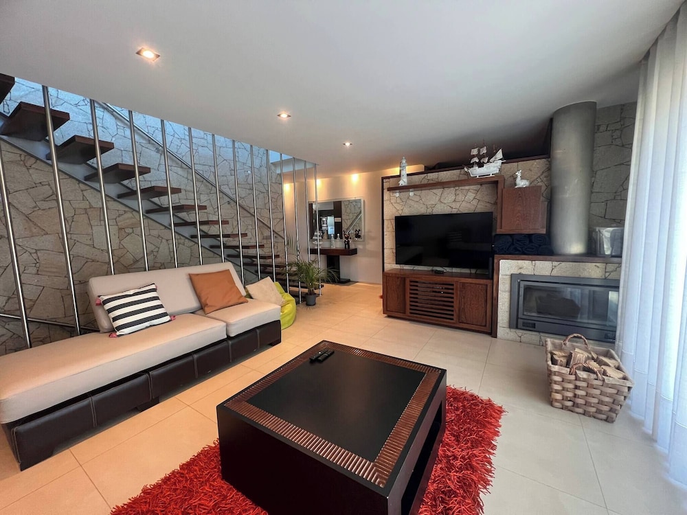 House With Heated Pool all Year Round