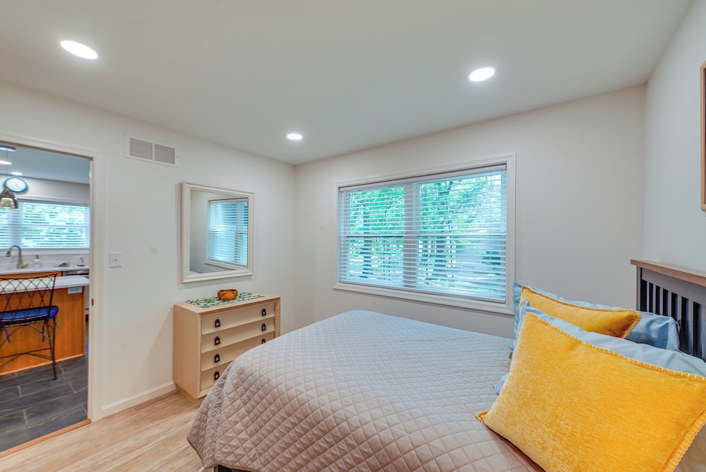Coastal Comfort: Rehoboth Beach Getaway w/ Porch!