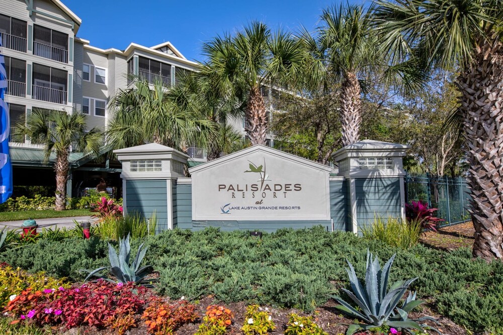 3BR Condo - Hot Tub Games Pool - Near Disney