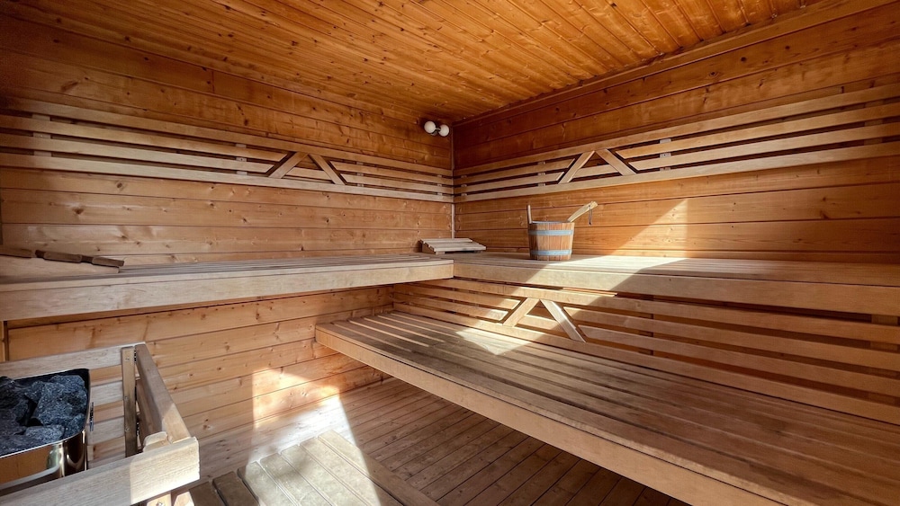 Holiday Home With Sauna, Saint-sauveur