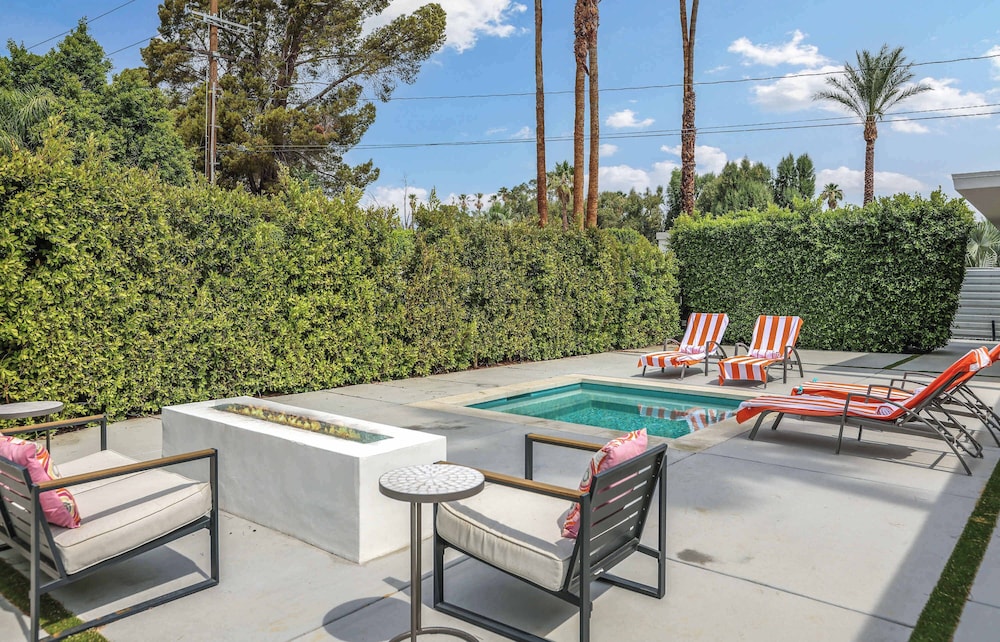 Villa L'orange Pool and Hot Tubs