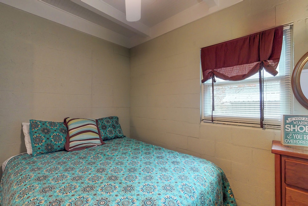 2BR Lakefront Lake Murray Home w/ Dock & Deck