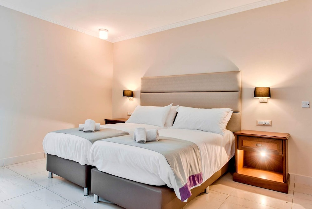 Villa Gardenia - 5 Bedroom Holiday Villa With Pool
