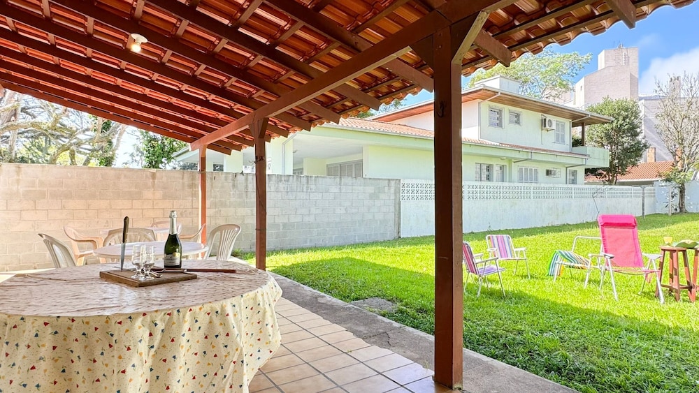 Casa Aconchegante a 100 metros da praia