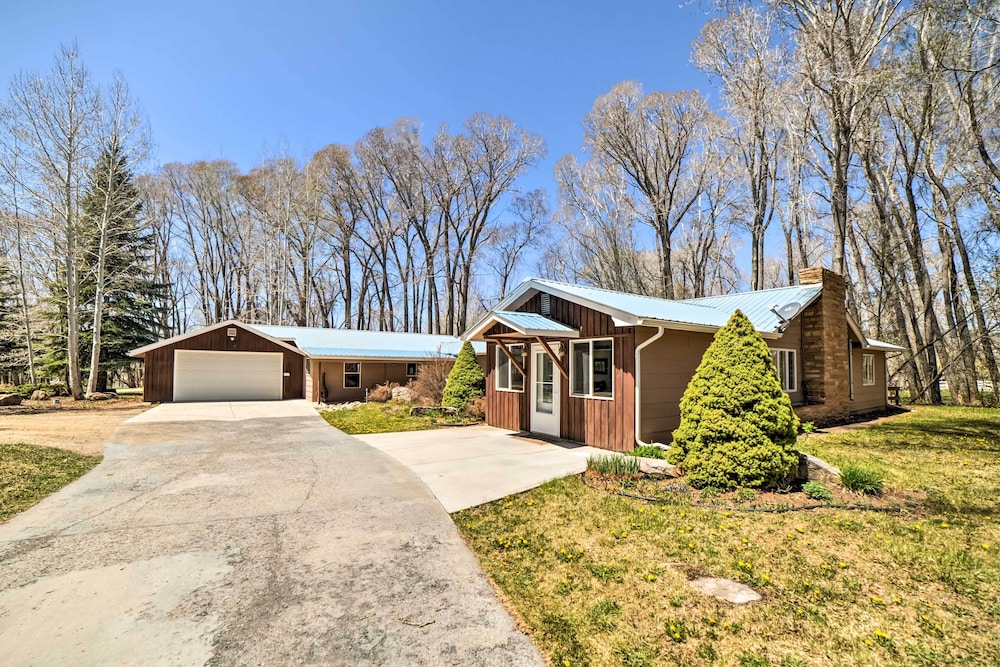 Spacious Mancos Home w/ Furnished Deck & Yard! view 5