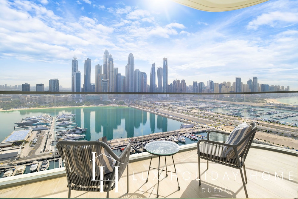 LUX The Marina Vista Beachfront Suite