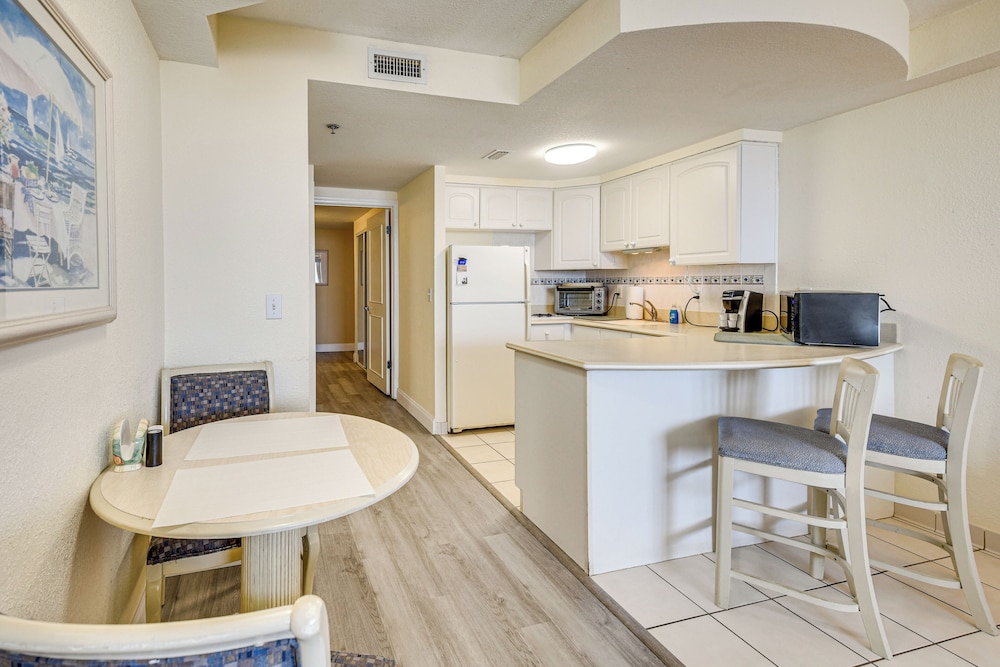 Walk to Daytona Beach: Resort Condo w/ Pool Access