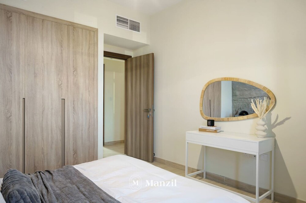 Stylish 2BR With Canal Burj View Near Dubai Mall