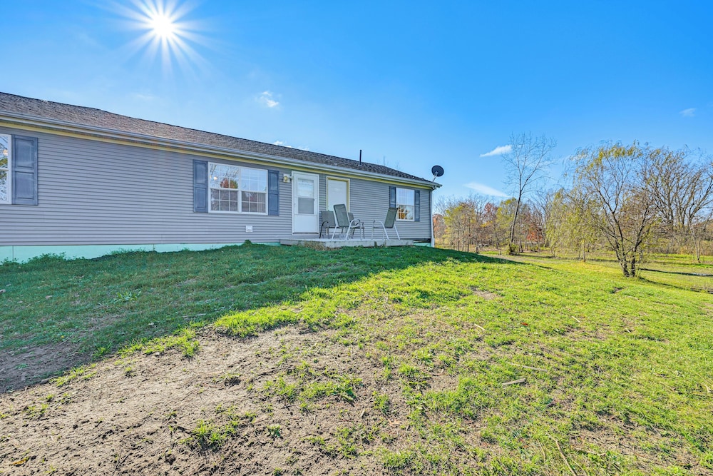 8-acre Bridgman Oasis: Pool, Hot Tub & Game Room