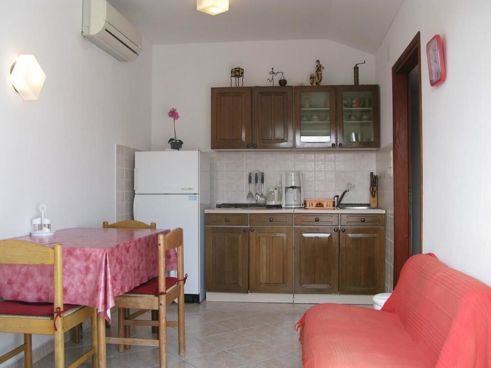 Apartments Mahić en Rab — kitchen