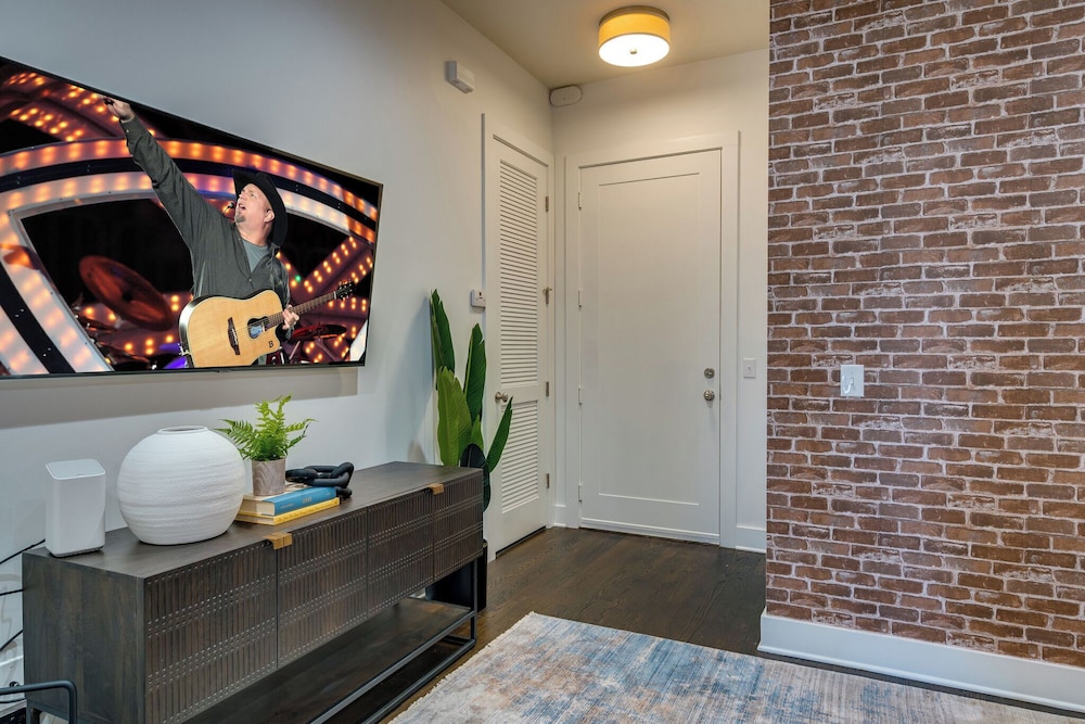 Lofts At 30th - Urban Lodge - Mins to Broadway!