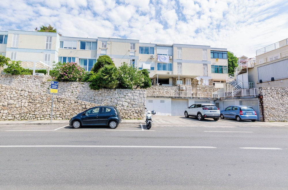 Apartment Petrana