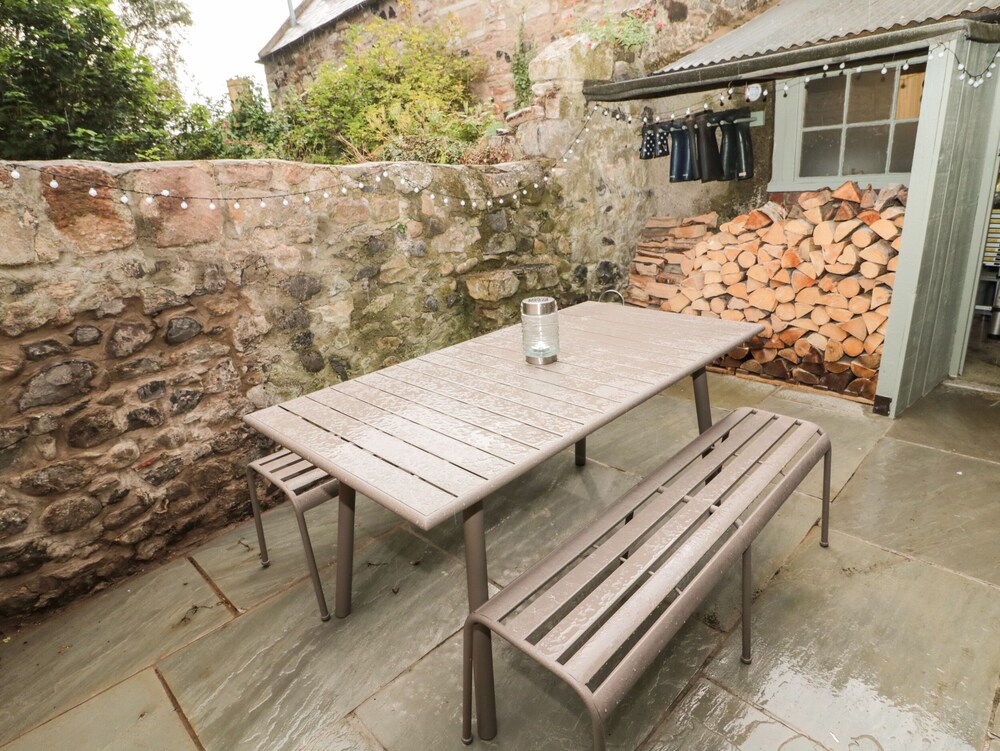 Curlew Cottage, 2 Fenkle Street