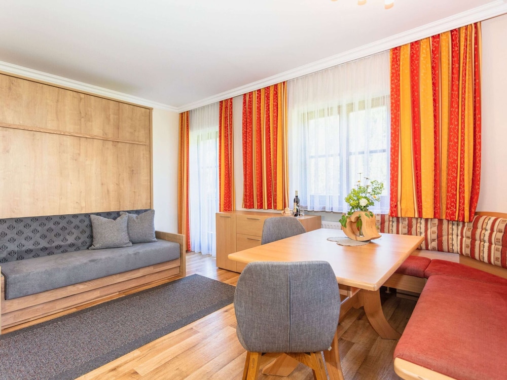 Elegant Apartment Near the ski bus