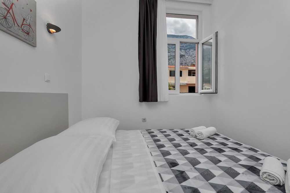 Apartment Petar with terrace
