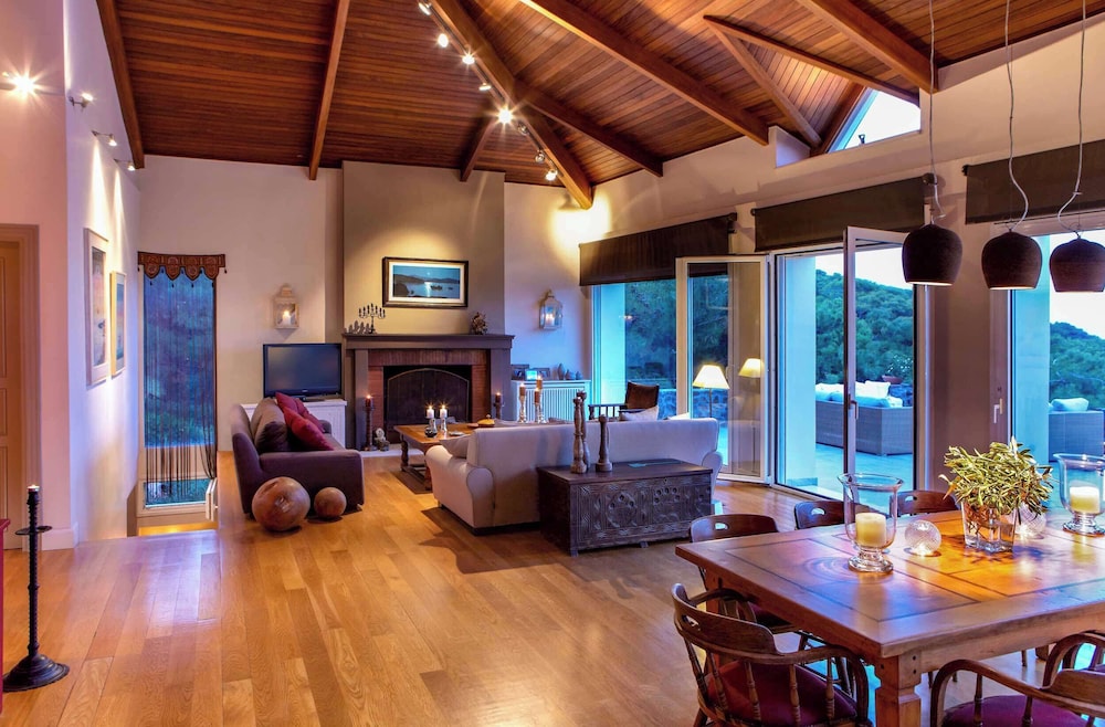 Villa Lauriet Kratigos - Private Escape With Views