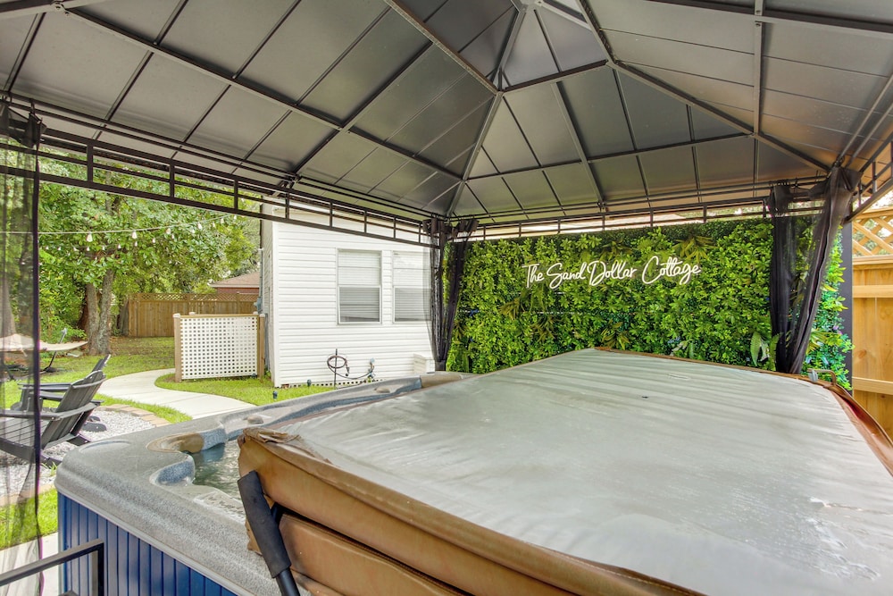 Walk to Beach, Gazebo w/ Hot Tub: Gulfport Gem!