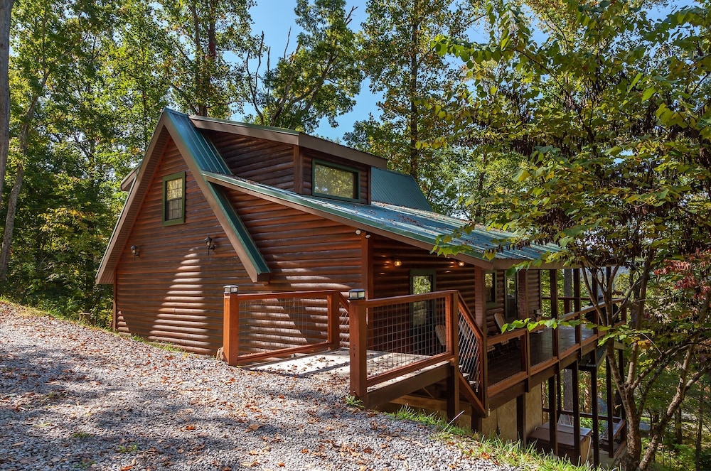 Bama Bear's Den 4 Bedroom Cabin by RedAwning view 3