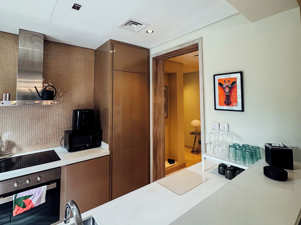 Grapeful Stay – Luxury Hostel Paramount Tower Business Bay