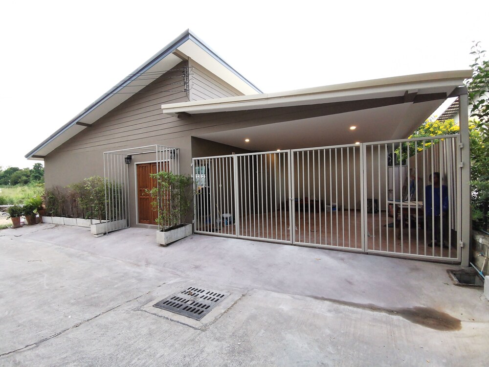 Hotel Thepprasit Cosy - Image 1