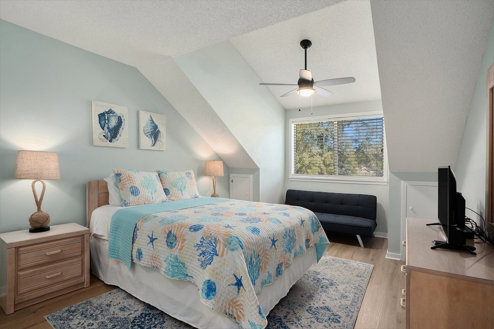 2d West Hyde Park 3 Bedroom Condo
