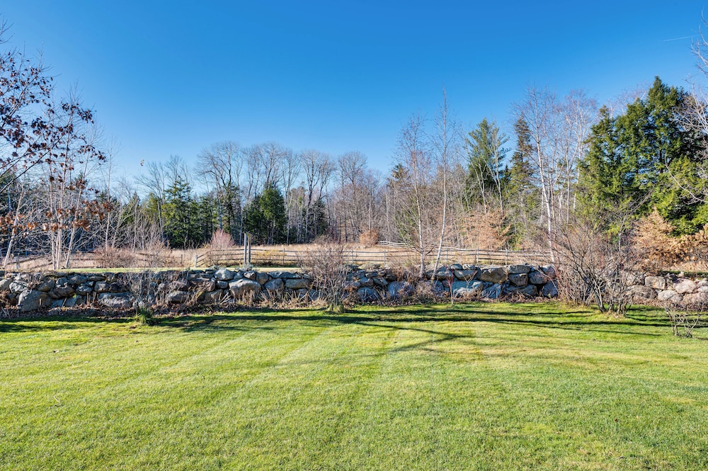 Outdoor Fireplace & Pool Table: Tamworth Home!