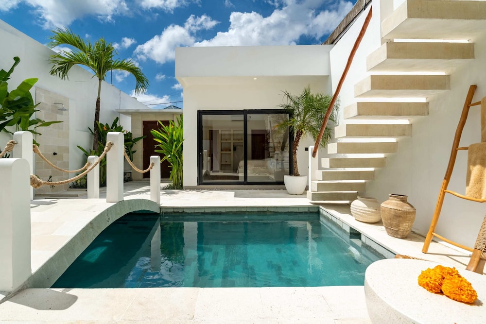 Villa Romance