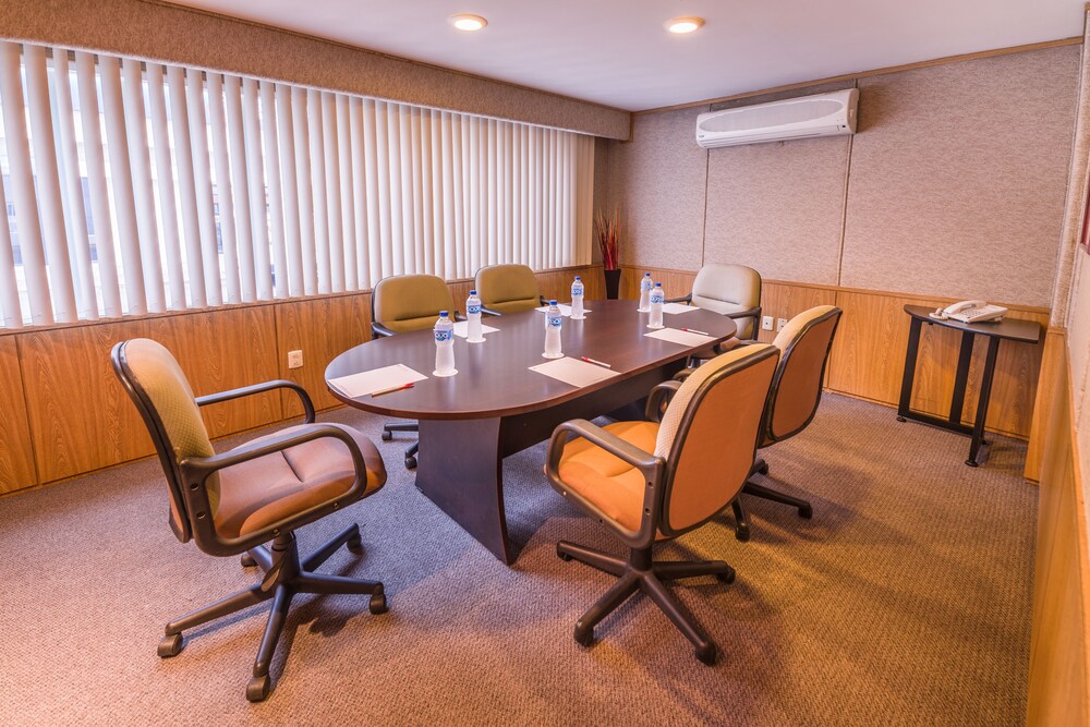 Culiacan Vacations - Ramada by Wyndham Hola Culiacan - Property Image 12