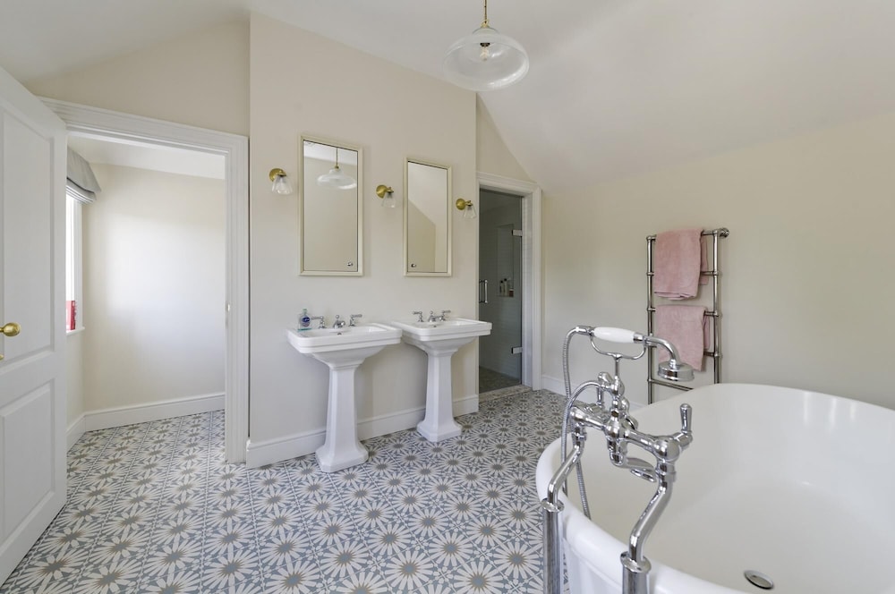 Amazing Spacious 5 Bed House Wimbledon