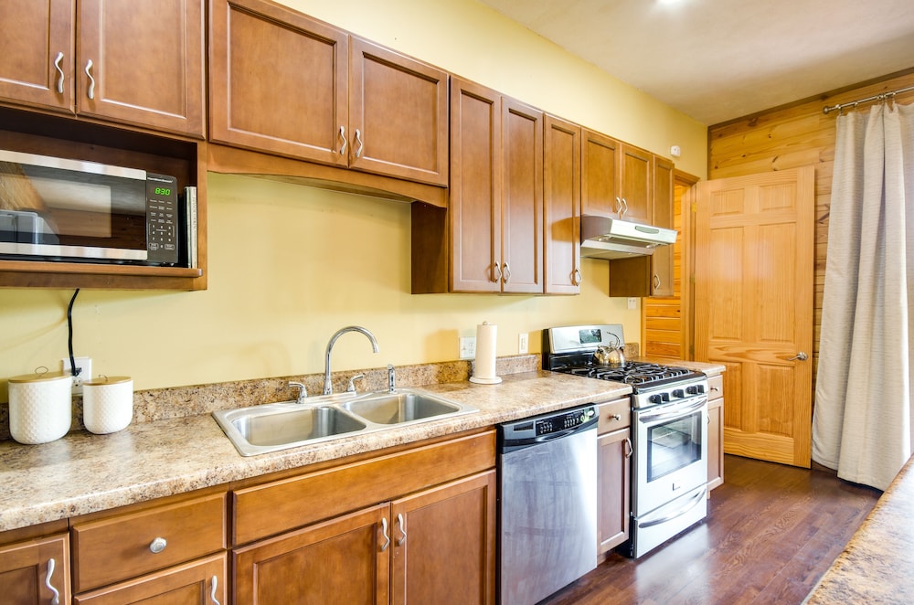 Cozy Summit Cabin w/ Hiking Trails Fishing Pond! - Property Image 22