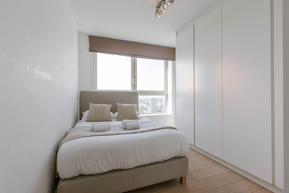 Modern Antwerp Apartment With City Views 2 Bedrooms