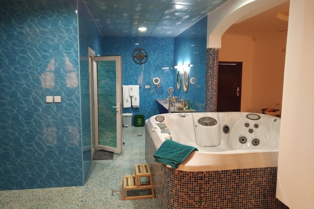 Emirates Hills Lake View Villa