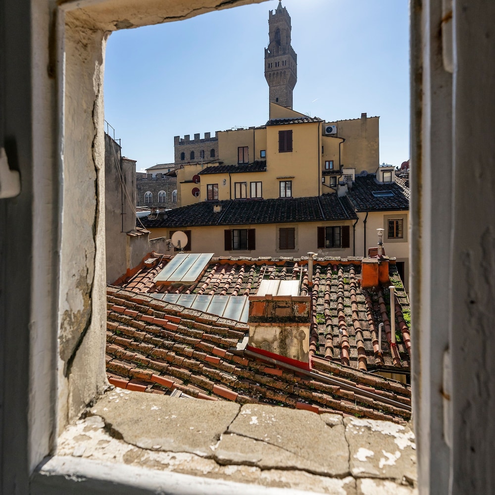 Cerchi 3 in Firenze With 2 Bedrooms and 1 Bathrooms