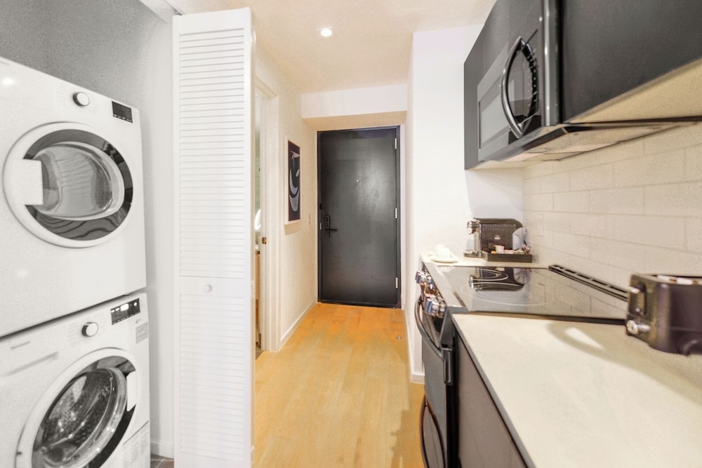 Studio With Bay Views In Downtown Miami