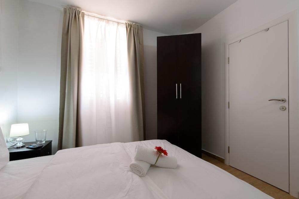 Beach View Apartments And Studio