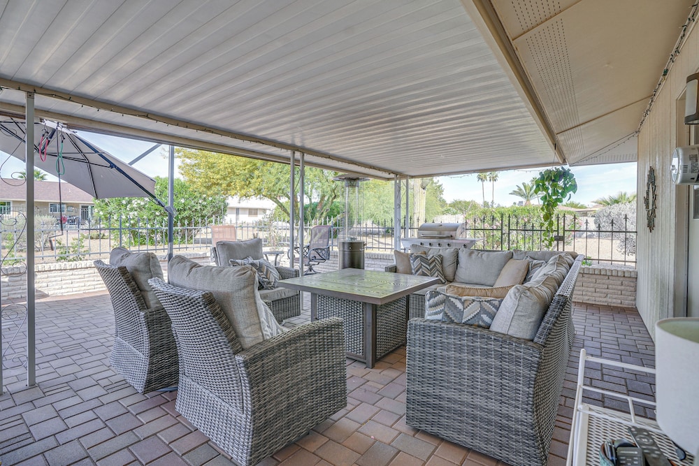 Walk to Golf Course: 55-plus Home in Sun City West