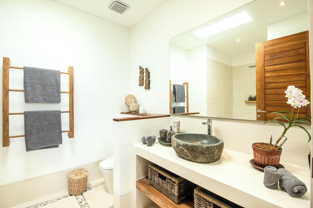 Brand New 4br Villa 400 to Finns Canggu