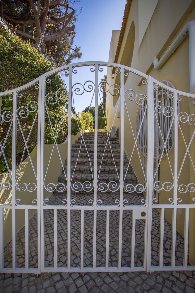 Silver Beautiful 4 Bedroom Vila Just Steps TO TH