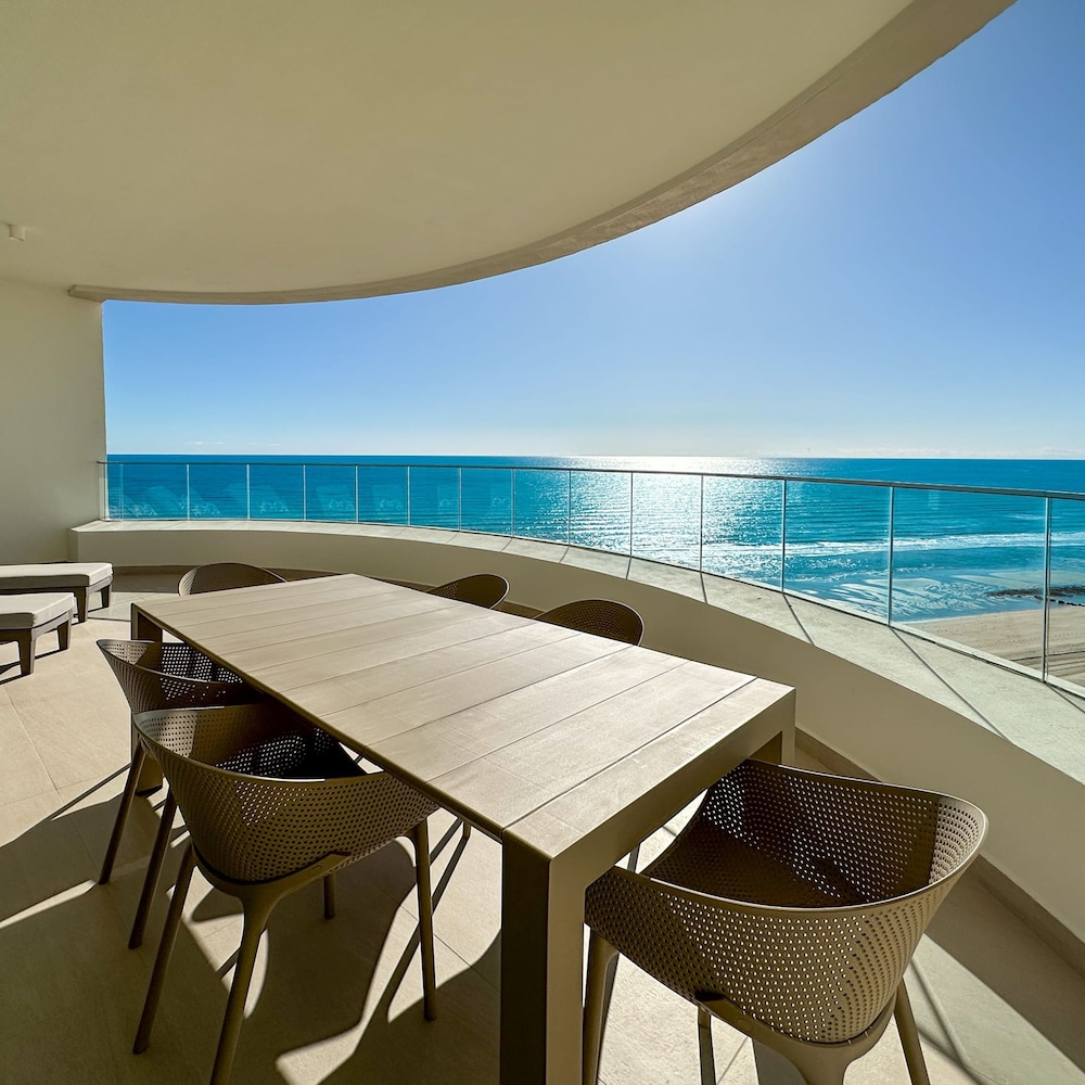 Has it all Beachfront Retreat With Stunning Views