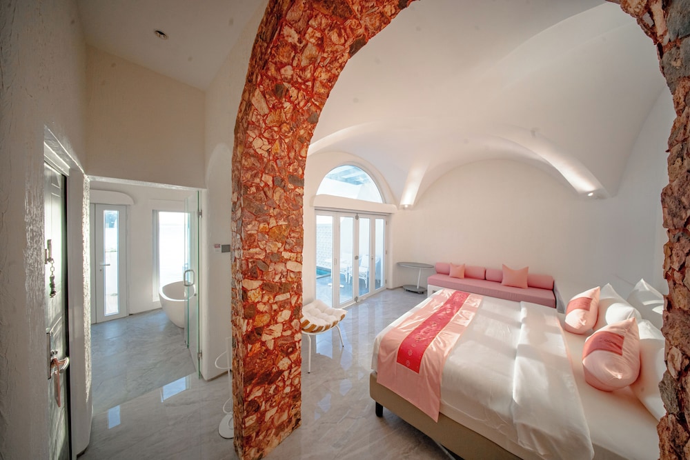 69 Resort & Beach Club by Loccal Collection, Labuan Bajo