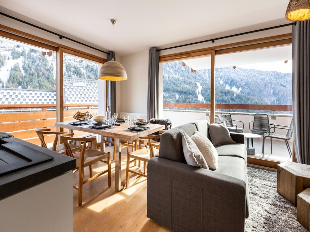 Apartment in Alpe D'huez Near Grandes Rousses
