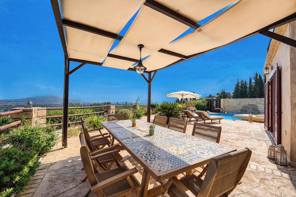Amorosa Villas