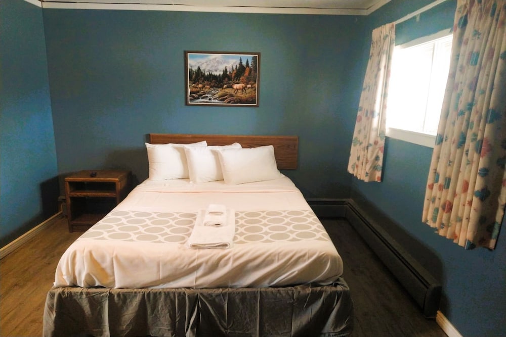 Riverton Vacations - Love Hotels Desert Inn  RV by OYO at Boysen Wind River WY - Property Image 5