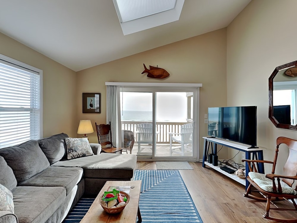 Pelican Nest by Topsail Realty